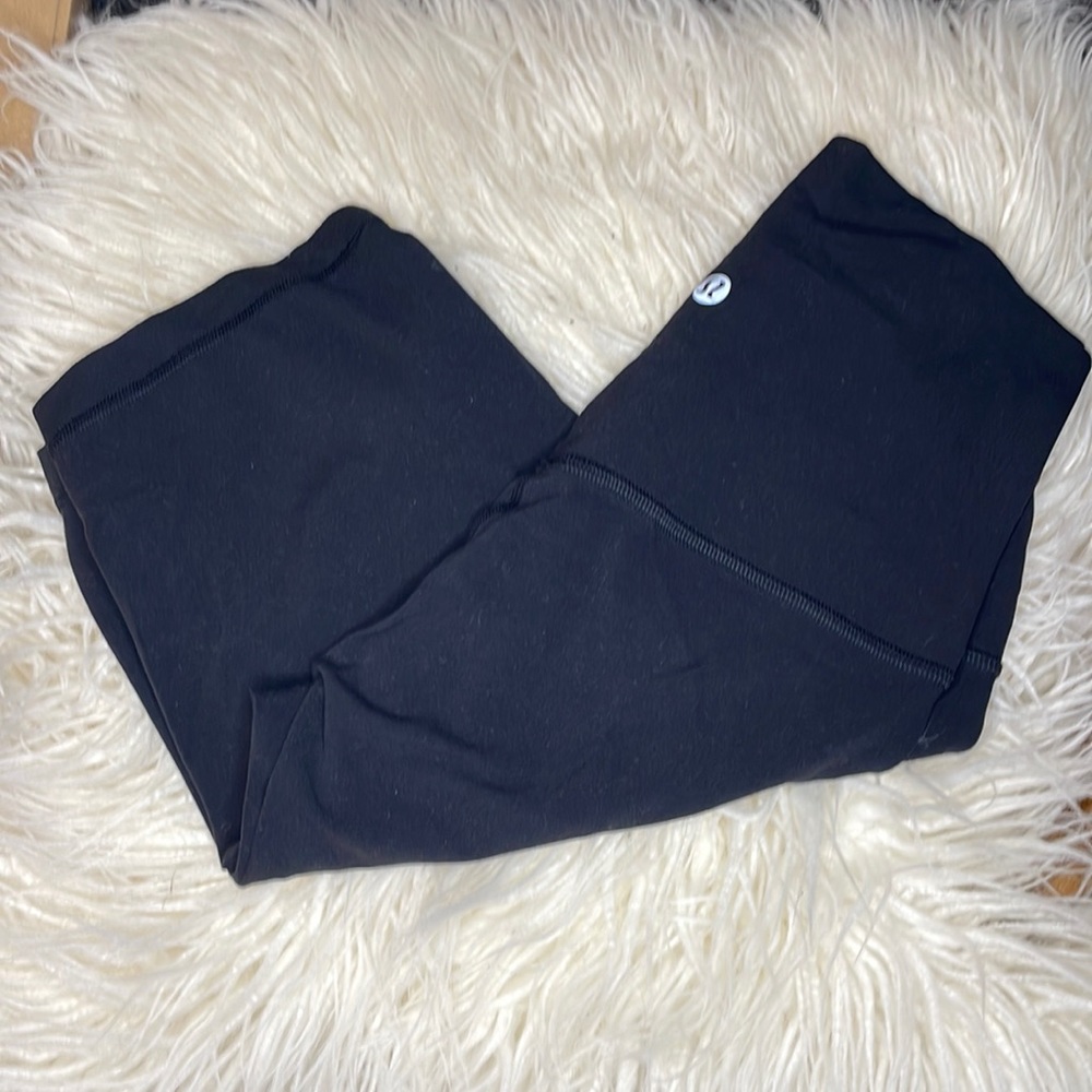 Lululemon size 4, high rise, 9 inch inseam shorts. Only worn a handful of times